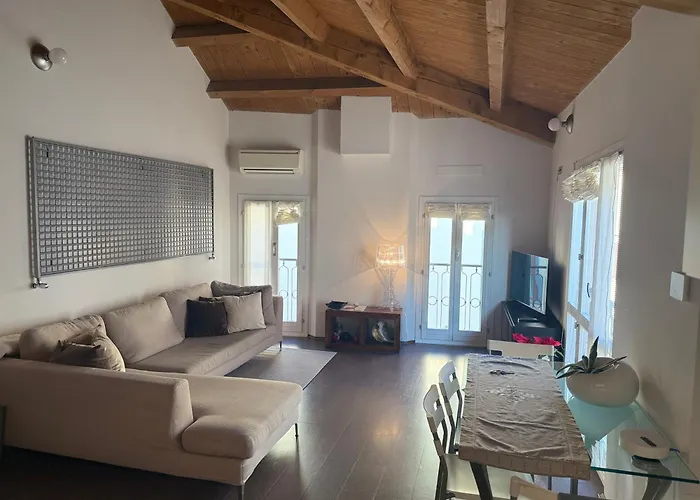 Elegante Torretta In Centro