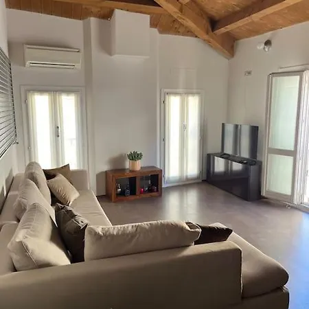 Elegante Torretta In Centro