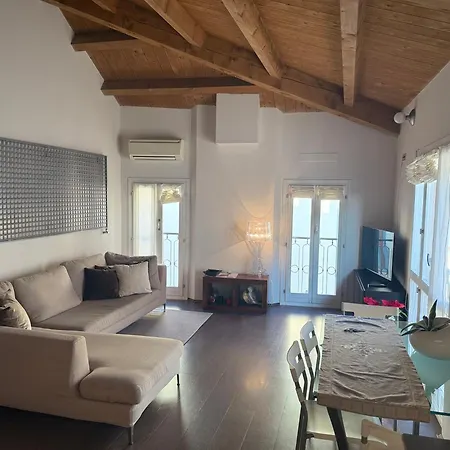 Elegante Torretta In Centro